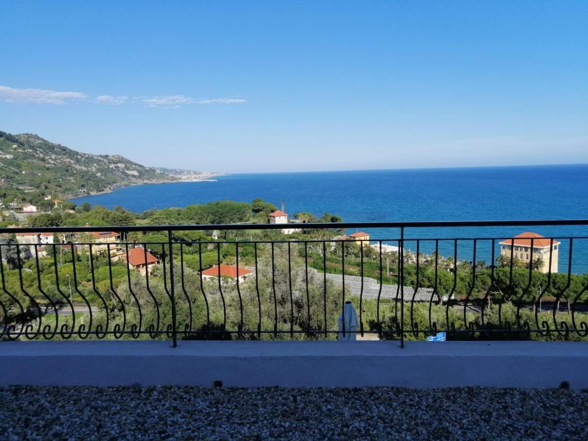 Agriturismo Un Mare Di Fiori Villa Ventimiglia Bagian luar foto