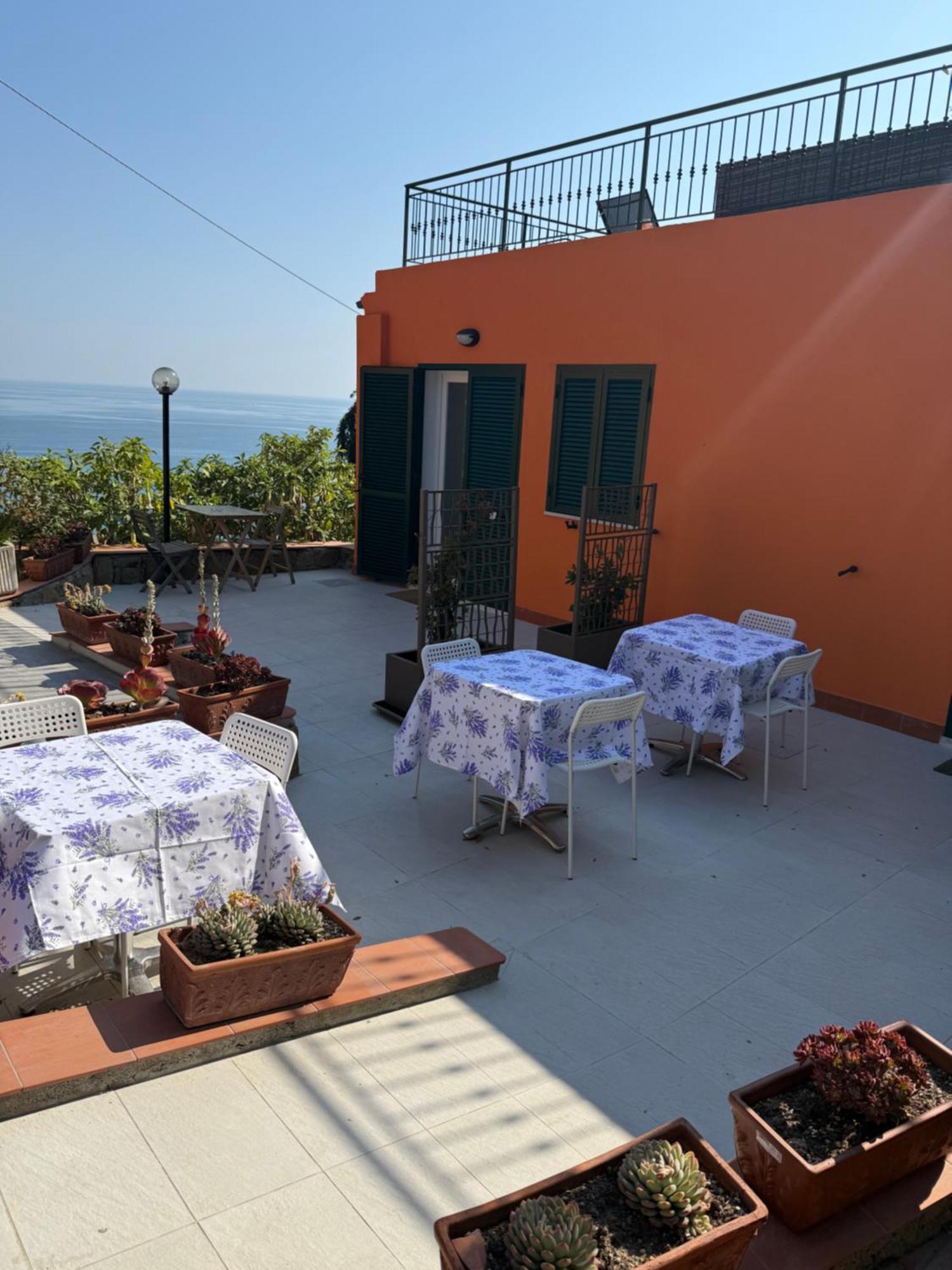 Agriturismo Un Mare Di Fiori Ventimiglia Bagian luar foto