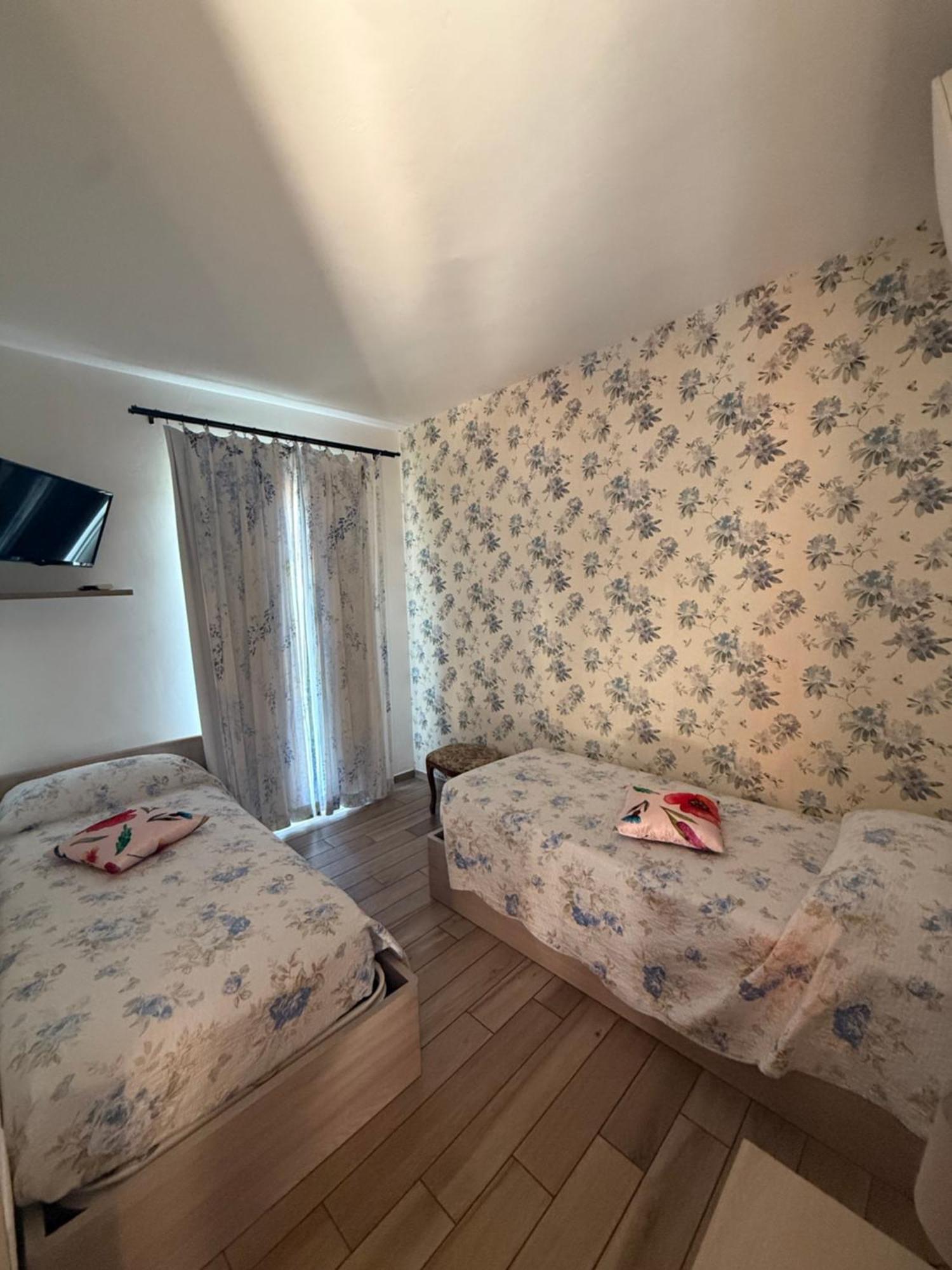 Agriturismo Un Mare Di Fiori Ventimiglia Bagian luar foto