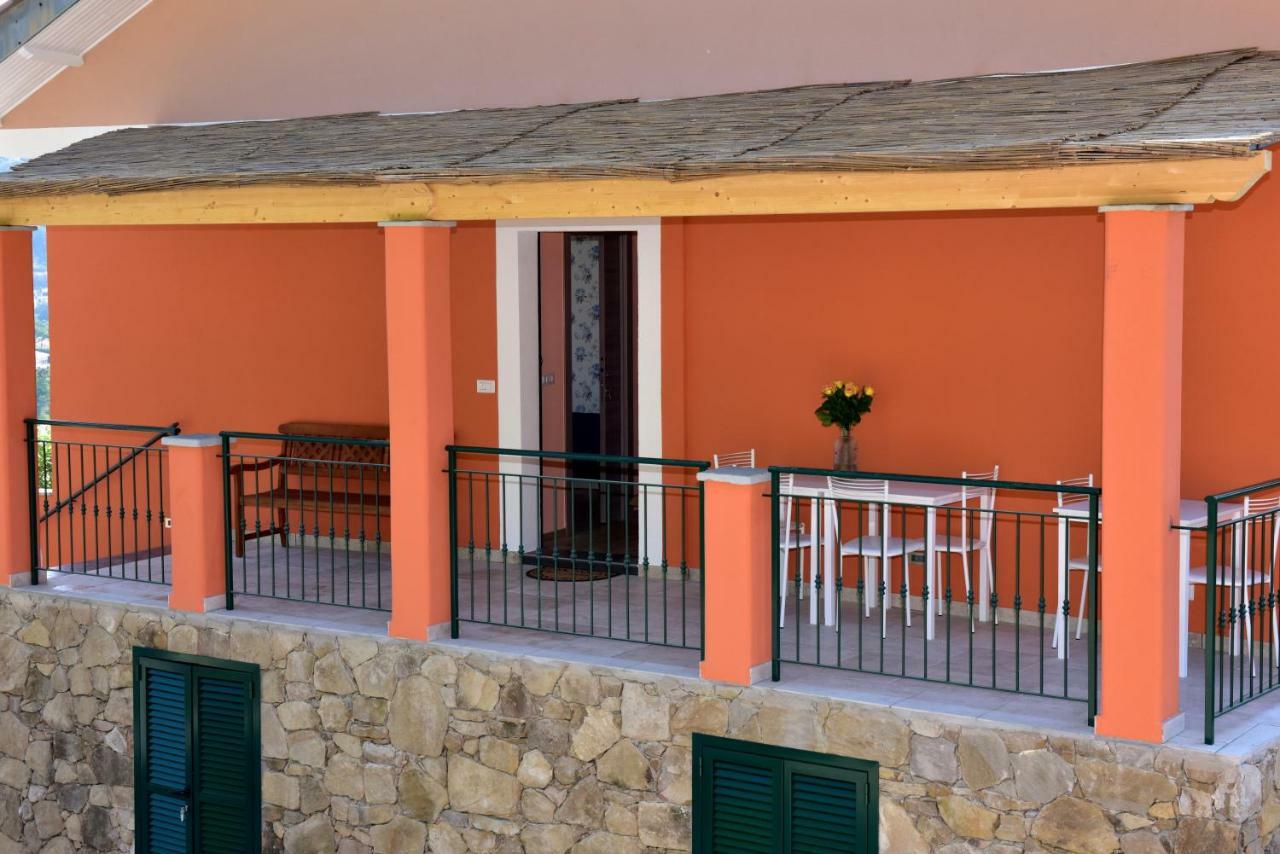 Agriturismo Un Mare Di Fiori Villa Ventimiglia Bagian luar foto