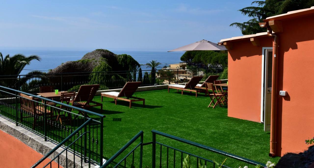 Agriturismo Un Mare Di Fiori Villa Ventimiglia Bagian luar foto