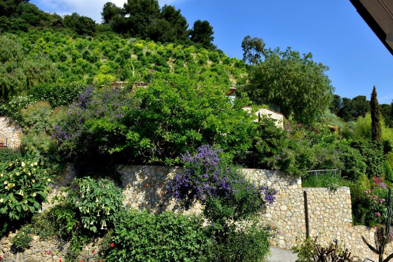 Agriturismo Un Mare Di Fiori Villa Ventimiglia Bagian luar foto