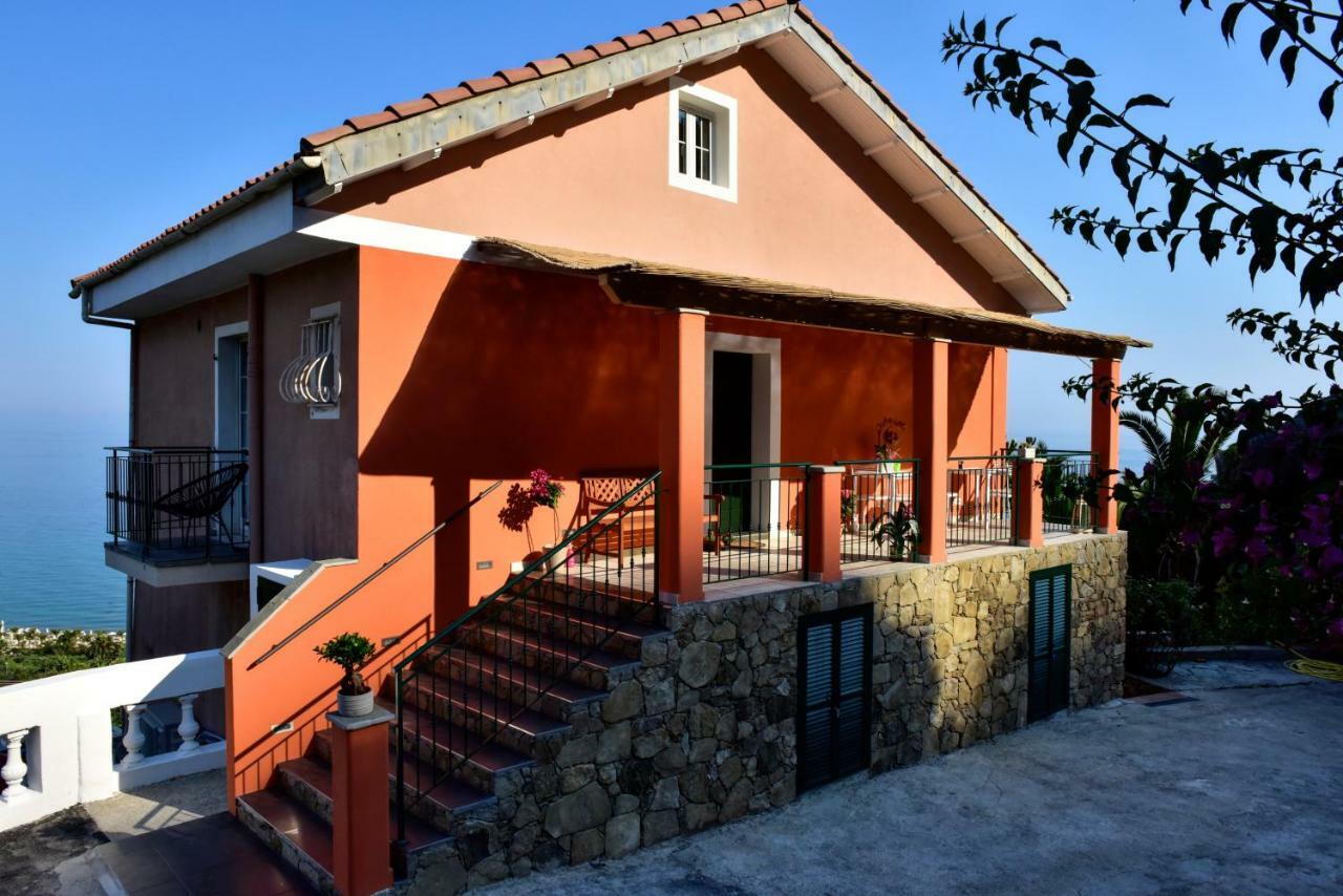 Agriturismo Un Mare Di Fiori Ventimiglia Bagian luar foto