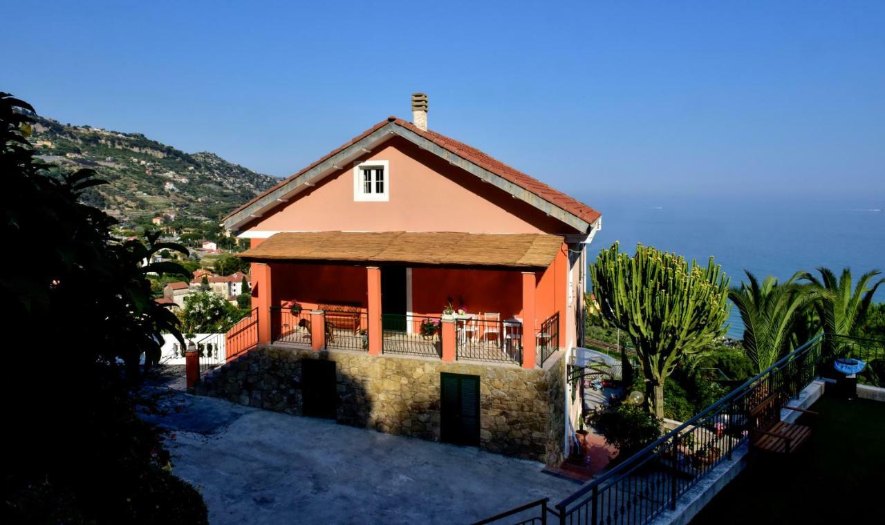 Agriturismo Un Mare Di Fiori Villa Ventimiglia Bagian luar foto