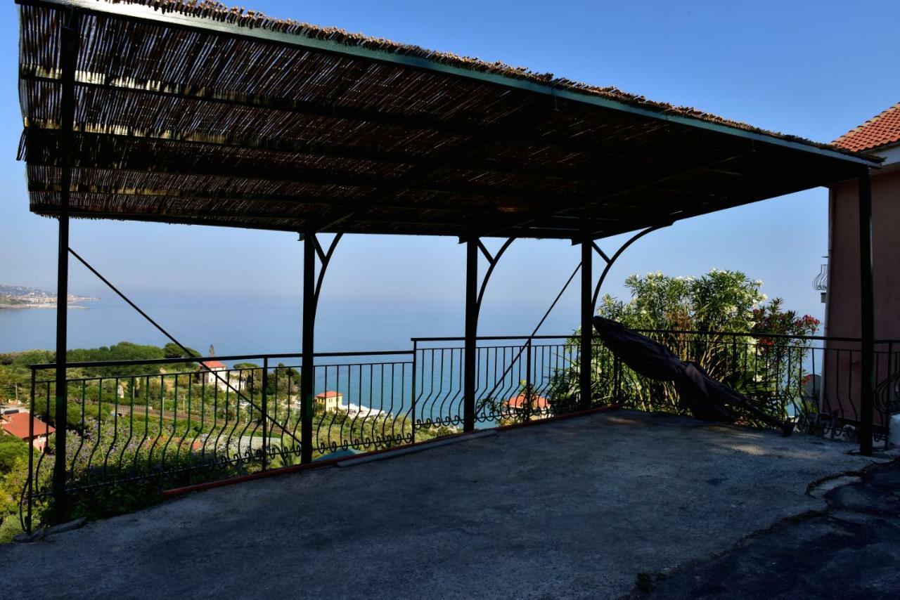 Agriturismo Un Mare Di Fiori Ventimiglia Bagian luar foto