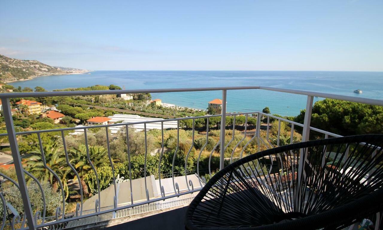 Agriturismo Un Mare Di Fiori Villa Ventimiglia Bagian luar foto