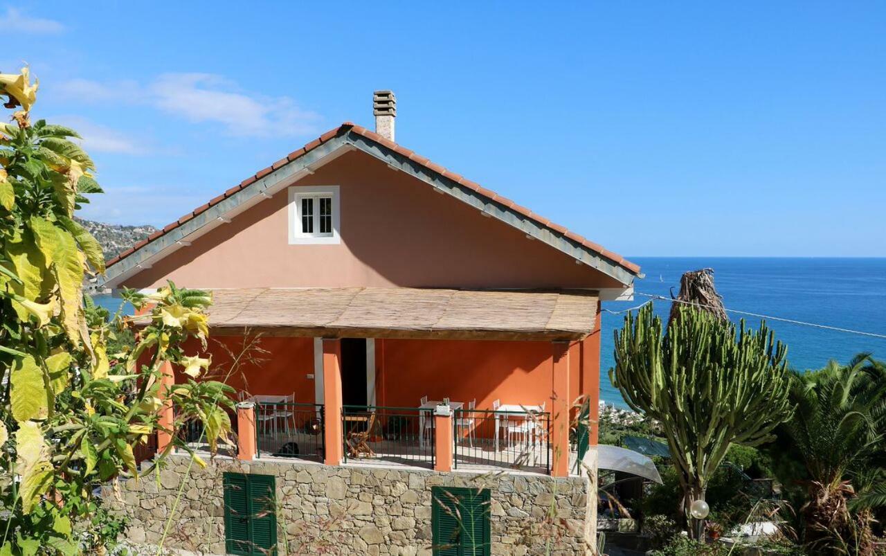 Agriturismo Un Mare Di Fiori Villa Ventimiglia Bagian luar foto